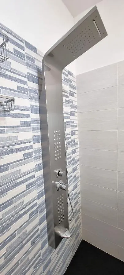 Apartment Happiness Desenzano-By Goccia Di Lago Desenzano del Garda Italy